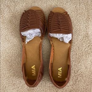 MIA woven flats.